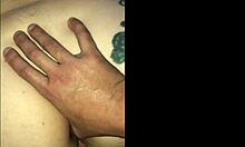 Домашно видео на гореща майка, която получава голям задник и кремпай