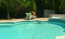 Racy retro videó Goldie McHawn-nal és barátnőjével