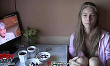 Csinos barátnős videó egy csábító csajról, aki megmutatja a testét