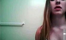 Красивая девушка онлайн-камеры мастурбирует в эротическом домашнем видео