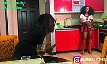 Seks sensual di dapur dengan Naija Beauty dan teman saudaranya